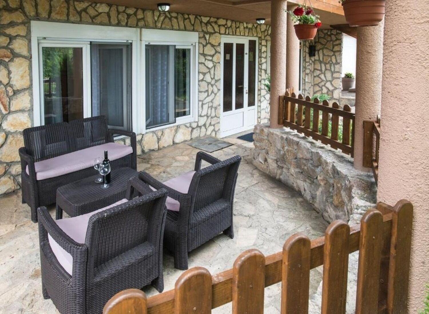 Apartments San - With Pool; Раковица Екстер'єр фото